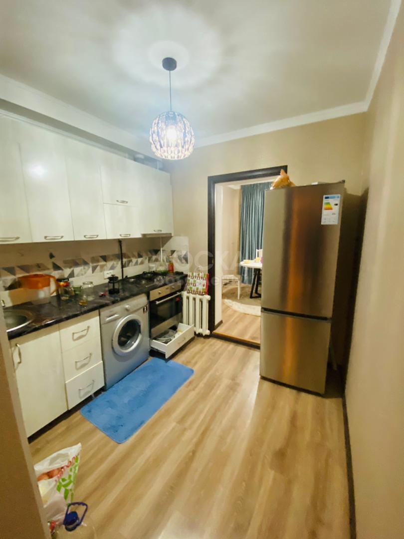 Продаю 2-комнатную квартиру, 58кв. м., этаж - 1/5, мкр Асанбай .