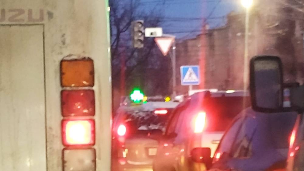 На Юнусалиева в час-пик не работает светофор. Фото горожанина