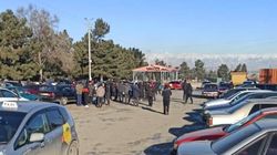 В Караколе водители такси вышли на митинг против ценовой политики «Яндекса». Видео