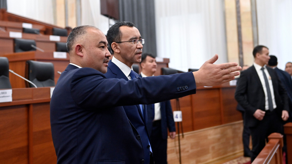 Спикер Жогорку Кенеша Нурланбек Шакиев и глава Сената парламента Казахстана Маулен Ашимбаев