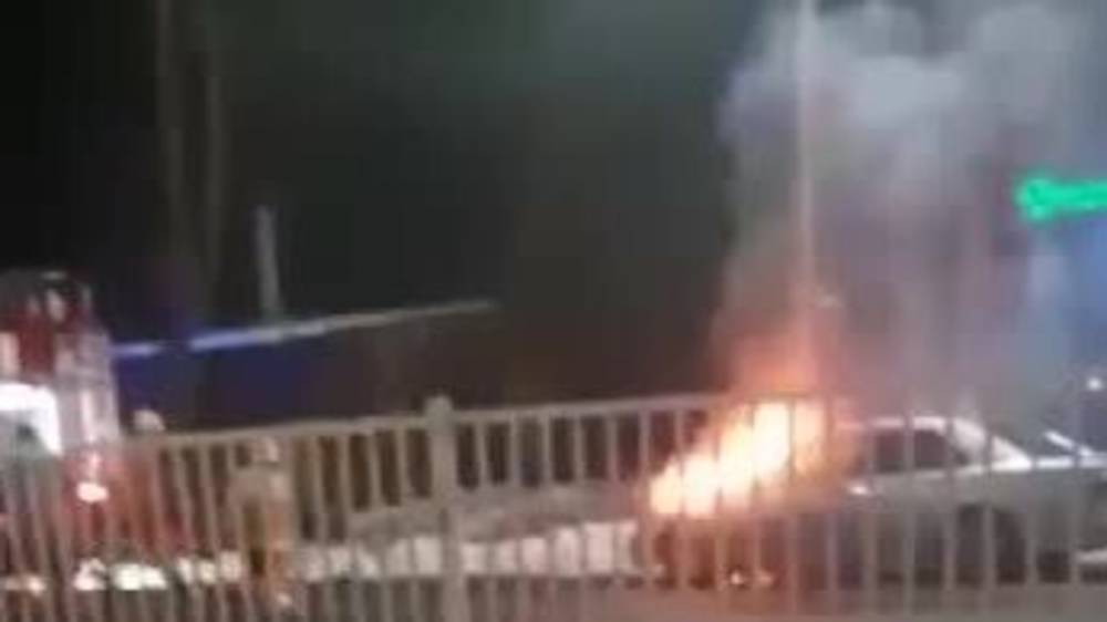 В Жалал-Абаде загорелся автомобиль директора телеканала. Видео