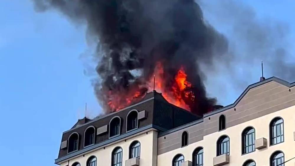 Как горела крыша дома на Кулатова-Элебаева. Видео