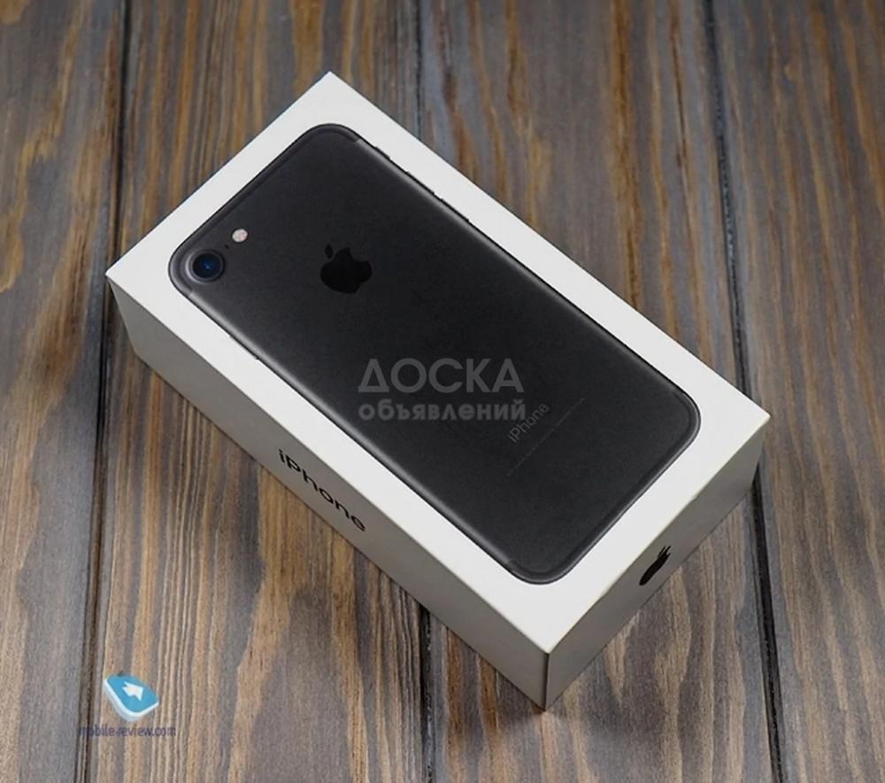 Apple IPhone 7 2/128Гб (черный) В отличном состоянии с коробкой!