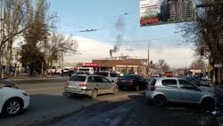Бишкекчанка жалуется на черный дым из трубы. Видео