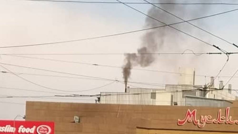 Бишкекчанка жалуется на черный дым из трубы. Видео
