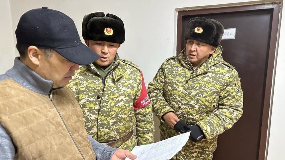 Президент Садыр Жапаров внепланово посетил Кой-Ташскую войсковую часть