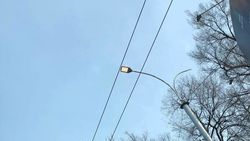 Почему на проспекте Айтматова днем горят фонари? Ответ «Бишкексвет»