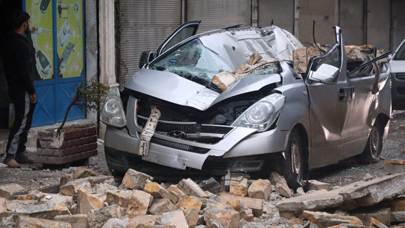 Поврежденный автомобиль в сирийском Азазе
