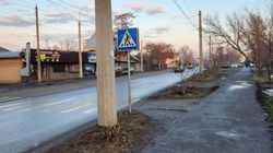 На Гагарина знак «зебры» закрыт бетонным столбом. Фото горожанина