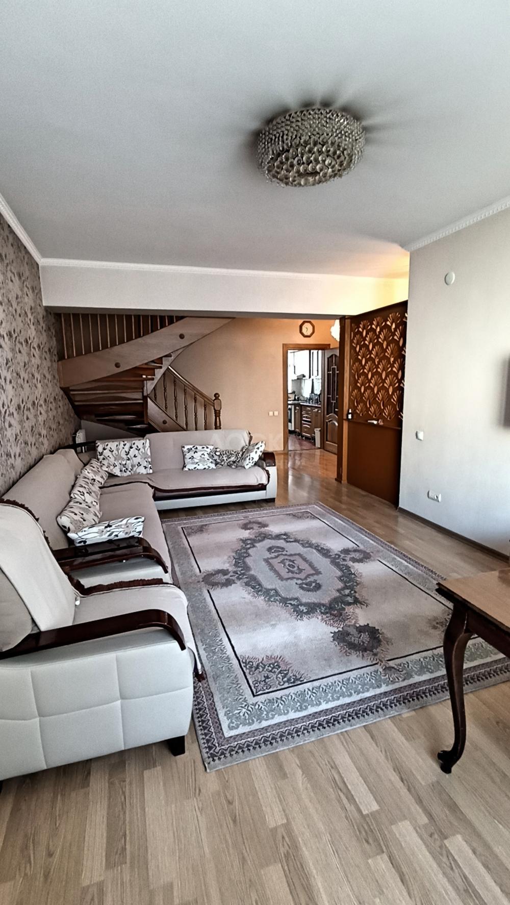 Сдаю 4-комнатную квартиру, 145кв. м., этаж - 5/6, Грибоедова 10.