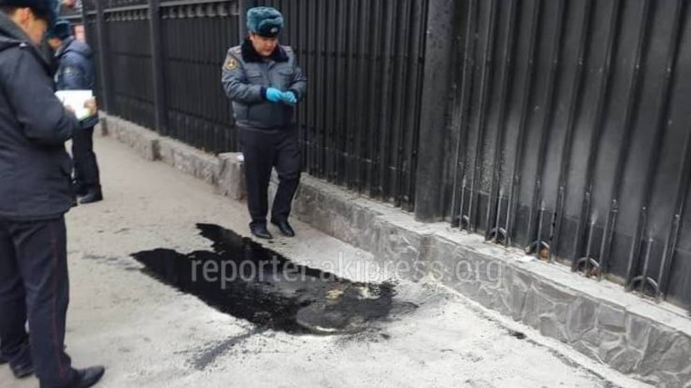 В милиции рассказали подробности сжигания шины возле посольства России