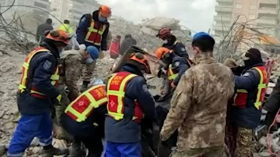 На видео - спасение водителя, сутки прождавшего помощи в искореженном в ДТП автомобиле