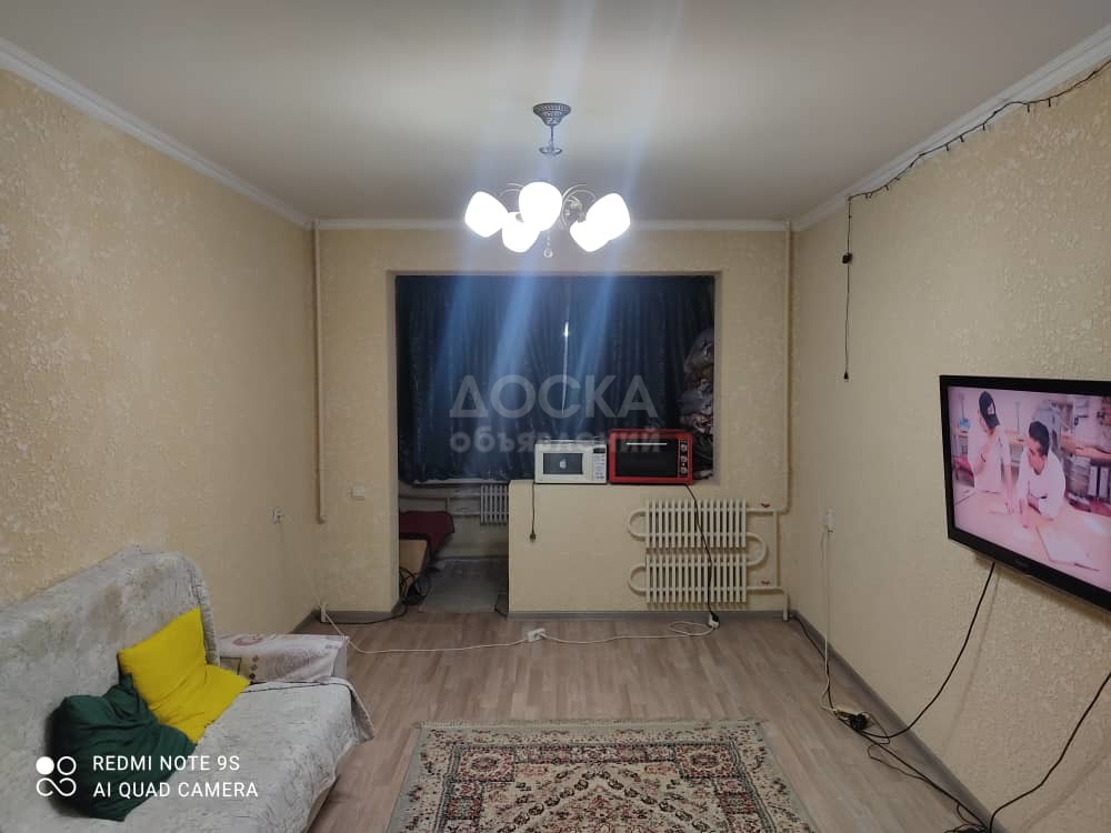 Продаю 2-комнатную квартиру, 43кв. м., этаж - 1/5, Гоголя/Боконбаева.