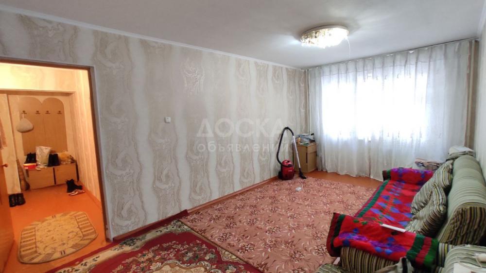 Продаю 2-комнатную квартиру, 44кв. м., этаж - 1/4, Ахунбаева/Малдыбаева.