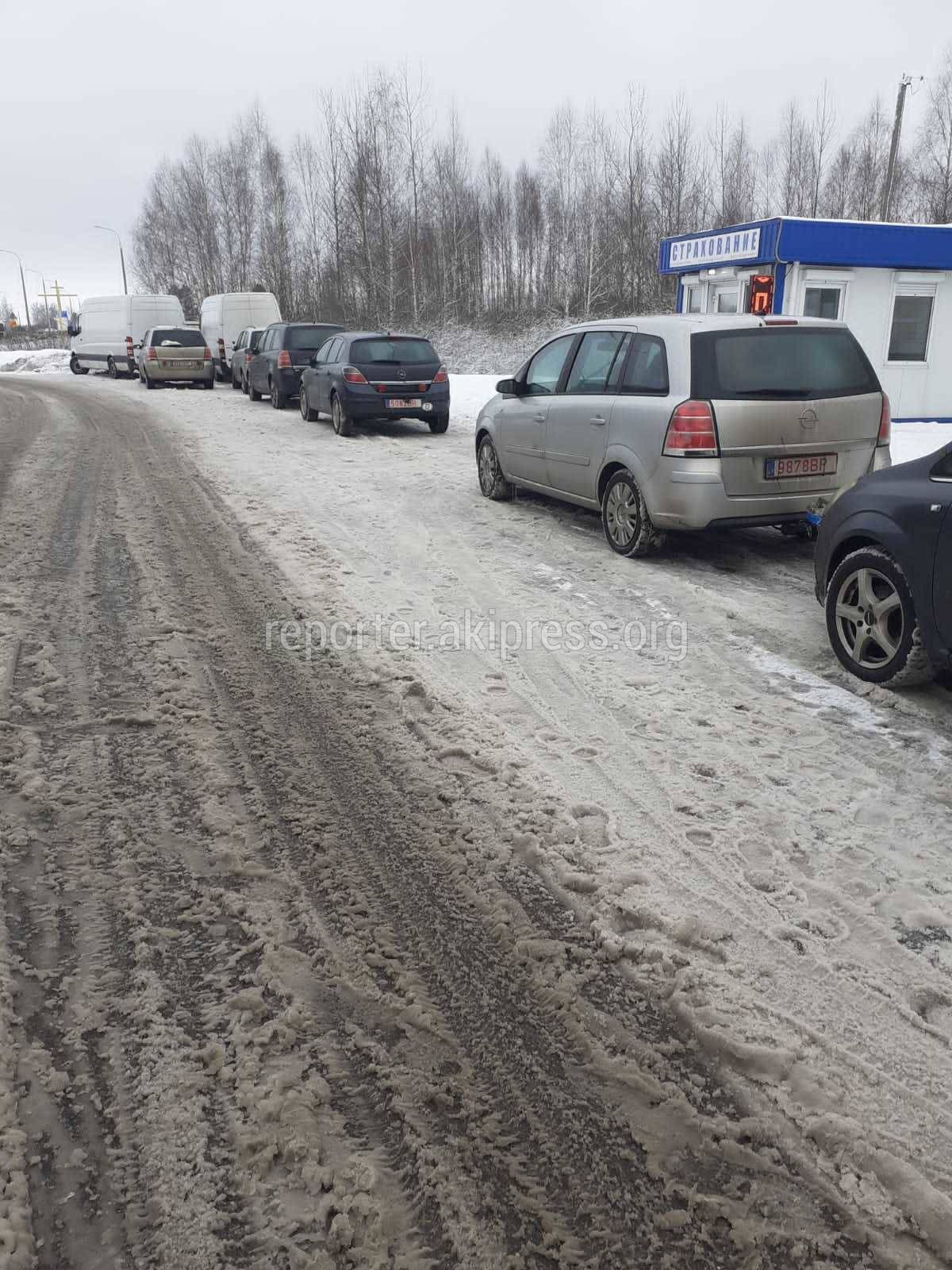 Кыргызские перегонщики авто застряли на белорусско-российской границе. Видео