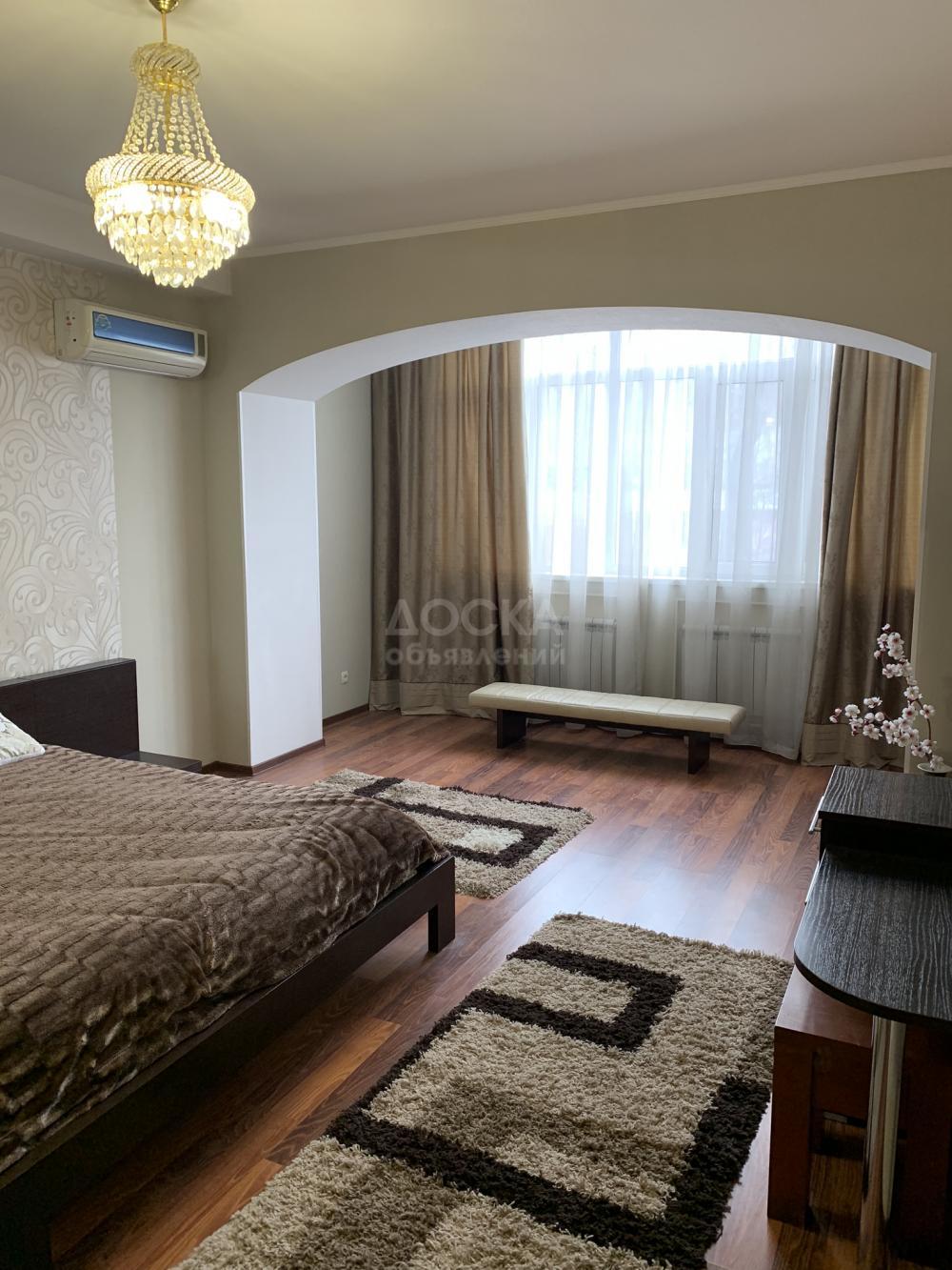 Сдаю 3-комнатную квартиру, 120кв. м., этаж - 2/10, Раззакова/Боконбаева.