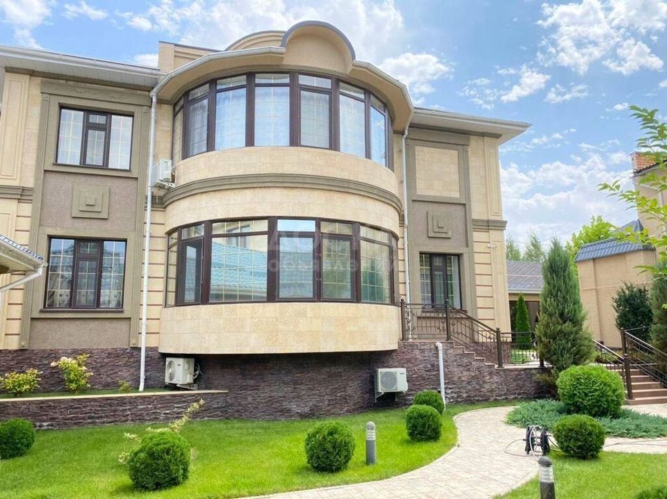 Продаю дом 9-ком. 436кв. м., этаж-2, 14-сот., стена кирпич, Гос.Резиденция.