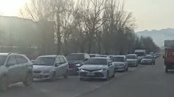 «Тойота» едет по встречке на Чапаева. Видео