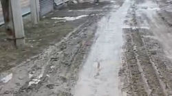 Дорога в жилмассиве Кок-Жар вся в грязи. Видео