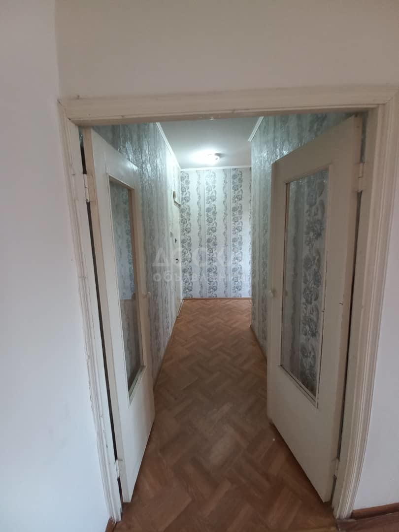 Продаю 1-комнатную квартиру, 35кв. м., этаж - 5/5, 5 микрорайон.