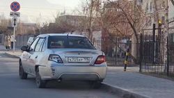 На Малдыбаева водители игнорируют знаки. Видео горожанина