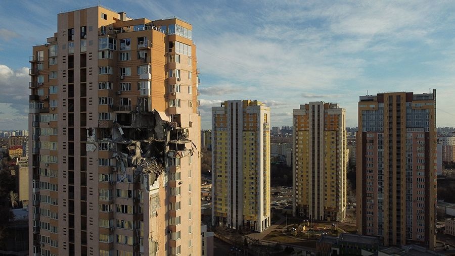 Многоэтажка в Киеве, разрушенная российской ракетой 26 февраля