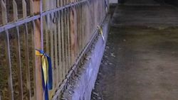 На Киевской развесили сине-желтые ленточки. Милиция нашла причастных — это 5 иностранцев