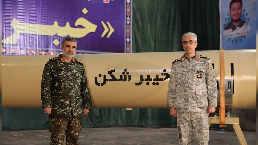 Начальник штаба вооруженных сил Ирана генерал-майор Мохаммад Багери и командующий воздушно-космическими силами КСИР Амир Али Гаджизаде