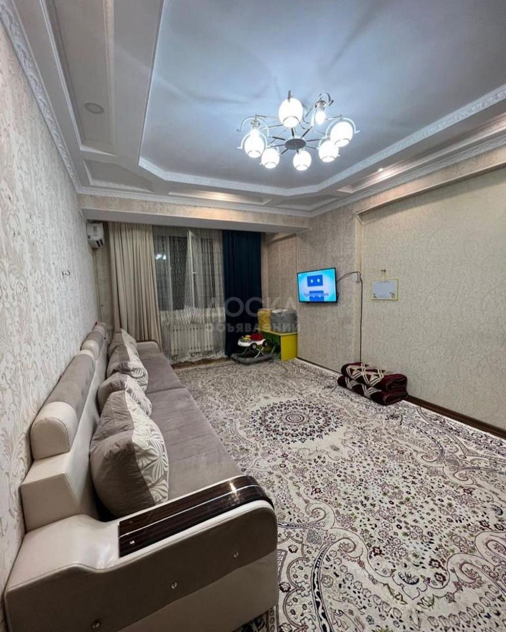 Продаю 2-комнатную квартиру, 68кв. м., этаж - 2/10, Ахунбаева/Чапаева.