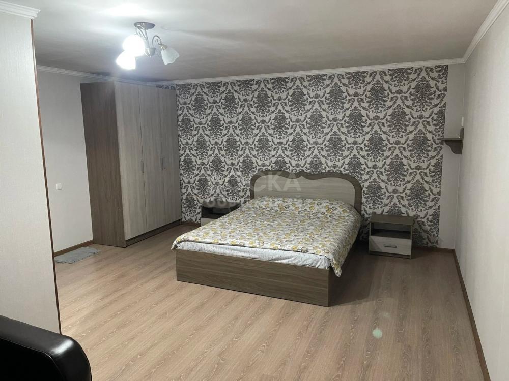 Сдаю 1-комнатную квартиру, 36кв. м., этаж - 1/2, Аламединский рынок.