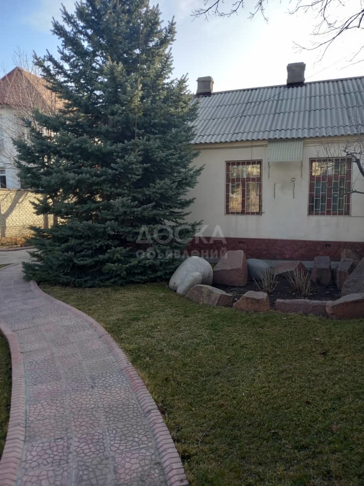 Продаю дом 4-ком. 10кв. м., этаж-1, 6-сот., стена кирпич, Бектенова/Ахунбаева.