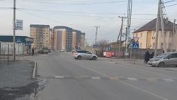 Жители не знают, где перейти дорогу на пересечении улиц Шоокум и Молдокулова