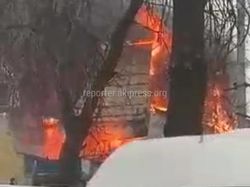 На Элебесова-Щербакова горит магазин. Видео