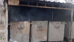 На Баха постоянно дымят мусорные баки. Фото горожанина