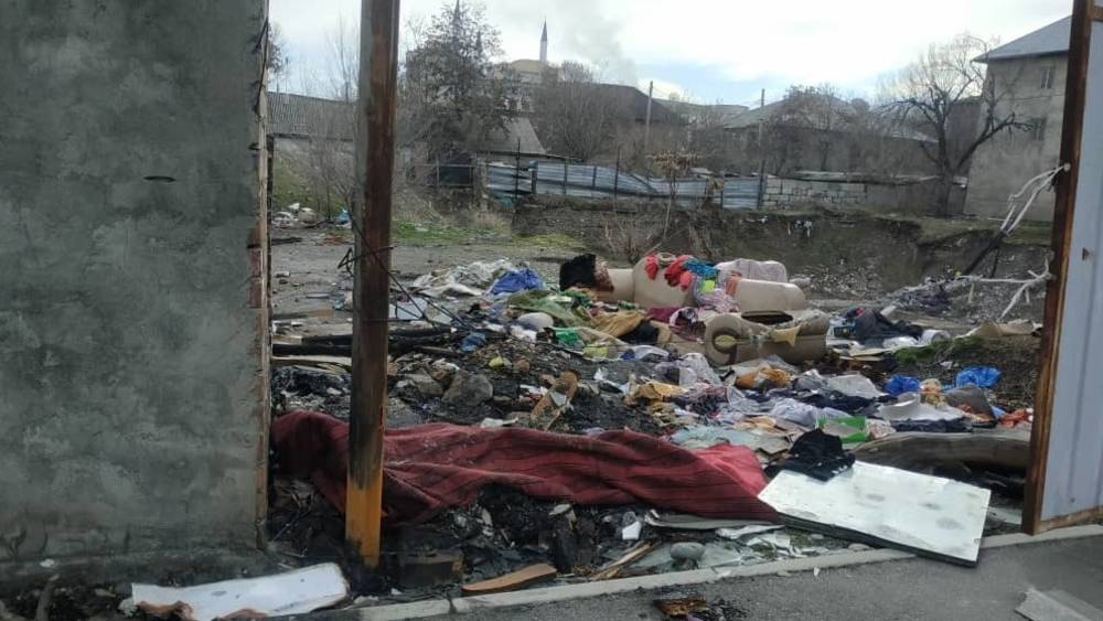 Огромная свалка мусора на Шопокова. Фото и видео