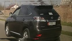 В Бишкеке водитель за рулем Lexus RX350 проехал на запрещающий сигнал. <b>Видео</b>