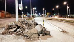 В Бишкеке мкр Джал-29 строительный мусор перекрыл тротуар