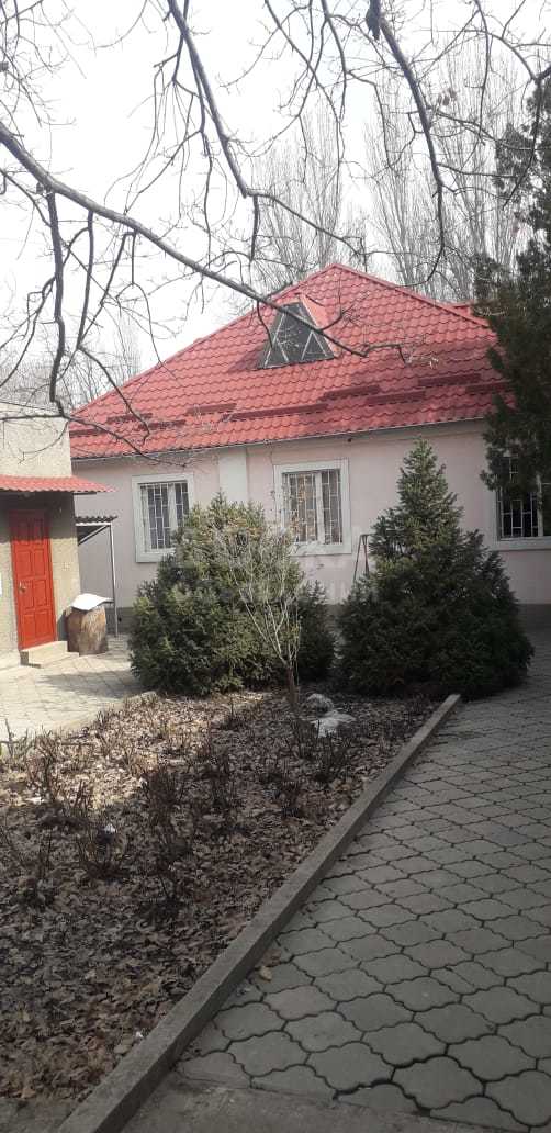 Продаю дом 4-ком. 86кв. м., этаж-1, 8-сот., стена кирпич, Киргизии 1.