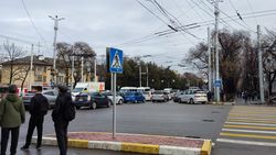 От парка «Адинай» до Ахунбаева. Горожанин сообщает о пробке на Айтматова. Фото