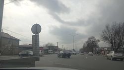 В Новопавловке во время ремонта дороги убрали светофор и не вернули на место. Фото жителя