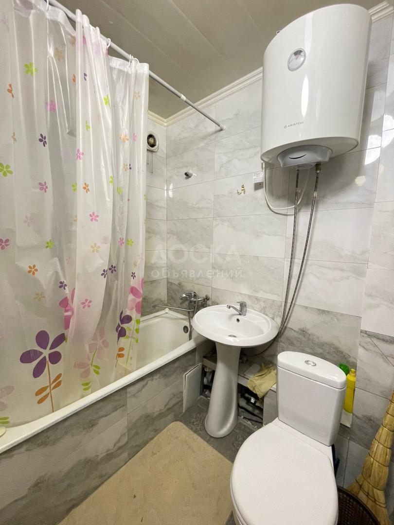 Продаю 3-комнатную квартиру, 58кв. м., этаж - 4/4, 4 мкр .