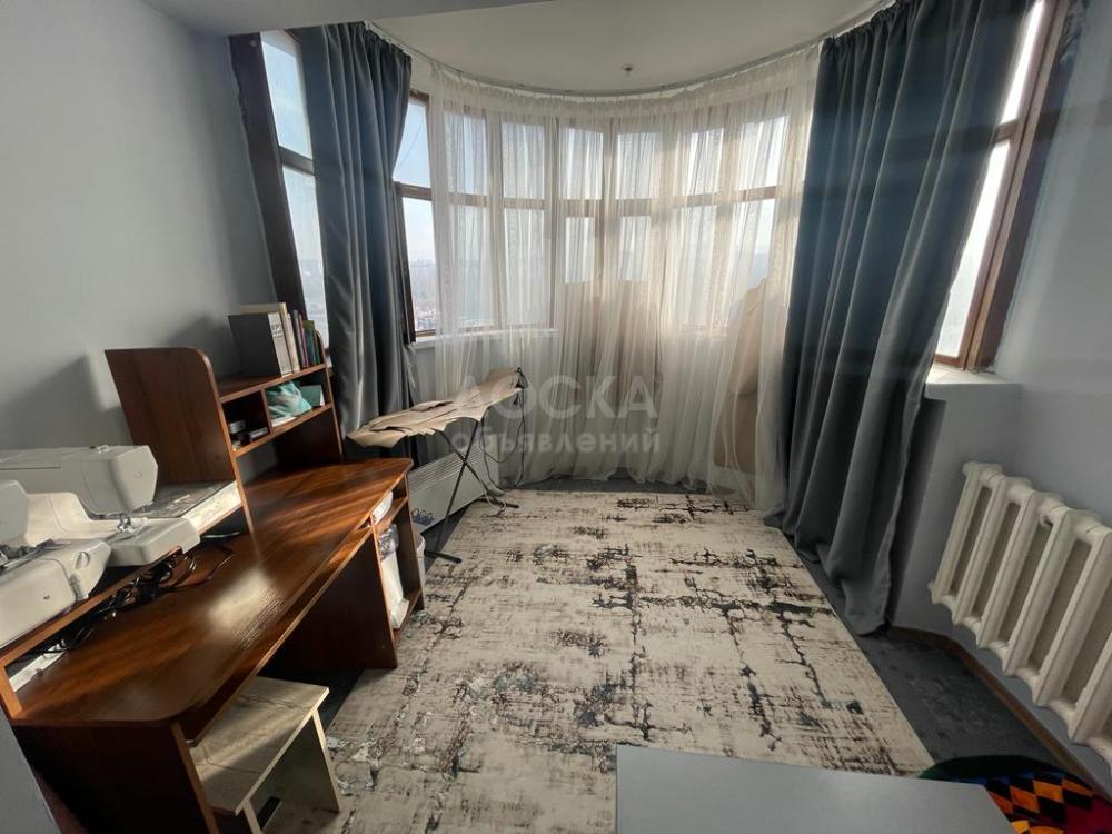 Продаю 2-комнатную квартиру, 58кв. м., этаж - 10/16, 10 микрорайон.