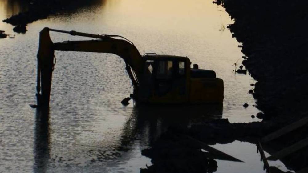Как ремонтируют берега БЧК. Фото горожанина
