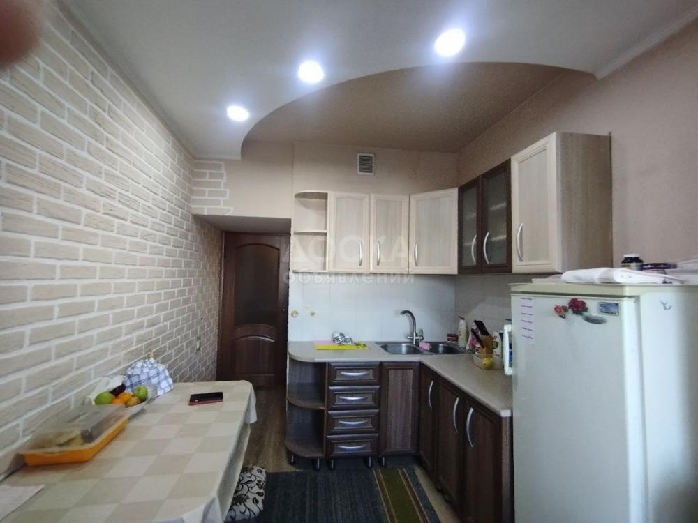 Продаю 3-комнатную квартиру, 68кв. м., этаж - 1/9, 12мкр рядом ДК,ЦОН.