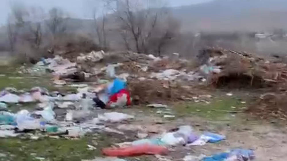 Свалка мусора на трассе Ош—Бишкек в Московском районе. Видео жителя