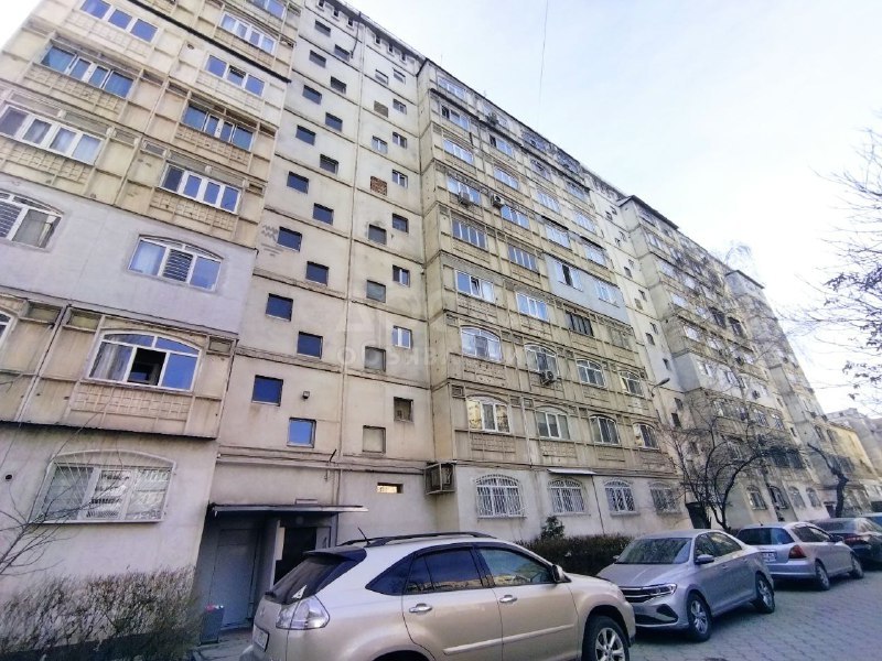 Продаю 3-комнатную квартиру, 86кв. м., этаж - 1/9, Боконбаева/Исанова.