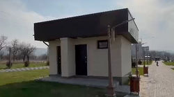 В Парке Дружбы Кыргызстана и Азербайджана не работают туалеты. Видео горожанина