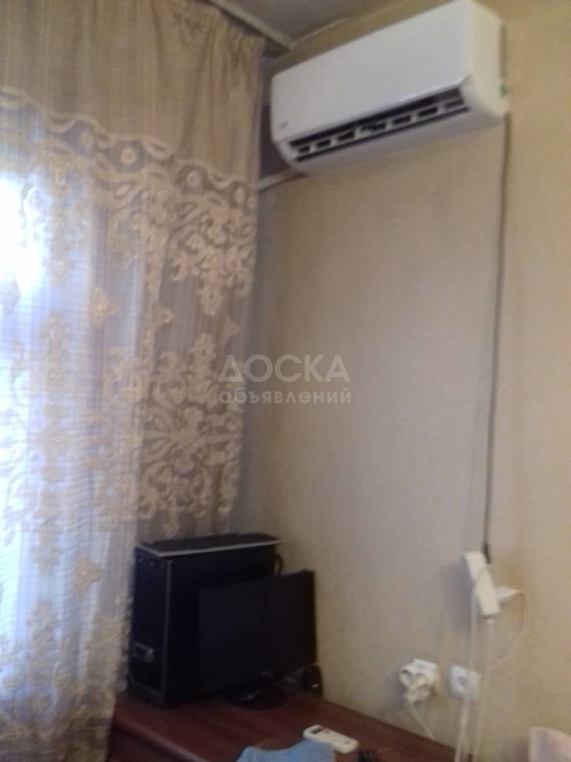 Продаю 1-комнатную квартиру, 33,5кв. м., этаж - 2/3, мкр.Достук, дом 6А.