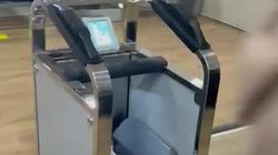 Почему аэропорт «Манас» не используют сканер для обуви, а заставляют пассажиров разуваться? Видео горожанина