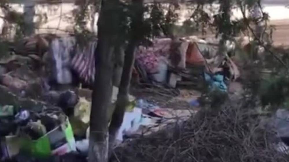 На территории Ошской городской больницы образовалась свалка мусора, - житель